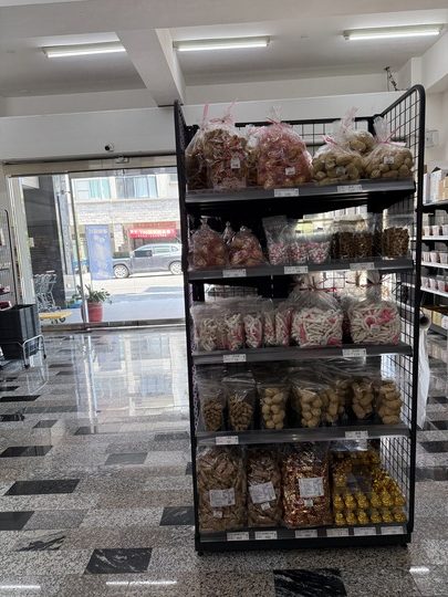 【台南】「炎祐食品．府城零食專賣，人氣繽紛台式馬卡龍(小西點)，還有各式懷舊零食.糖果和點心，來這裡一次全買齊！！」