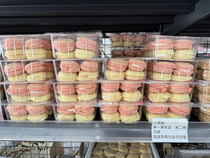 【台南】「炎祐食品．府城零食專賣，人氣繽紛台式馬卡龍(小西點)，還有各式懷舊零食.糖果和點心，來這裡一次全買齊！！」