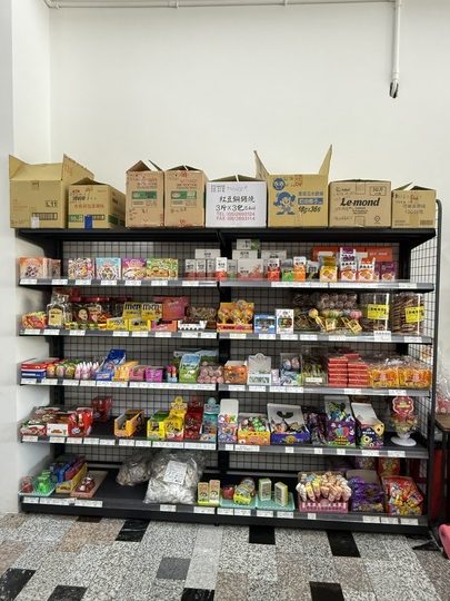 【台南】「炎祐食品．府城零食專賣，人氣繽紛台式馬卡龍(小西點)，還有各式懷舊零食.糖果和點心，來這裡一次全買齊！！」