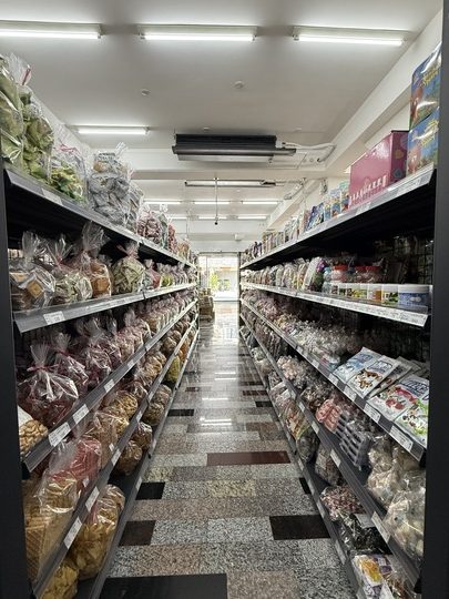 【台南】「炎祐食品．府城零食專賣，人氣繽紛台式馬卡龍(小西點)，還有各式懷舊零食.糖果和點心，來這裡一次全買齊！！」