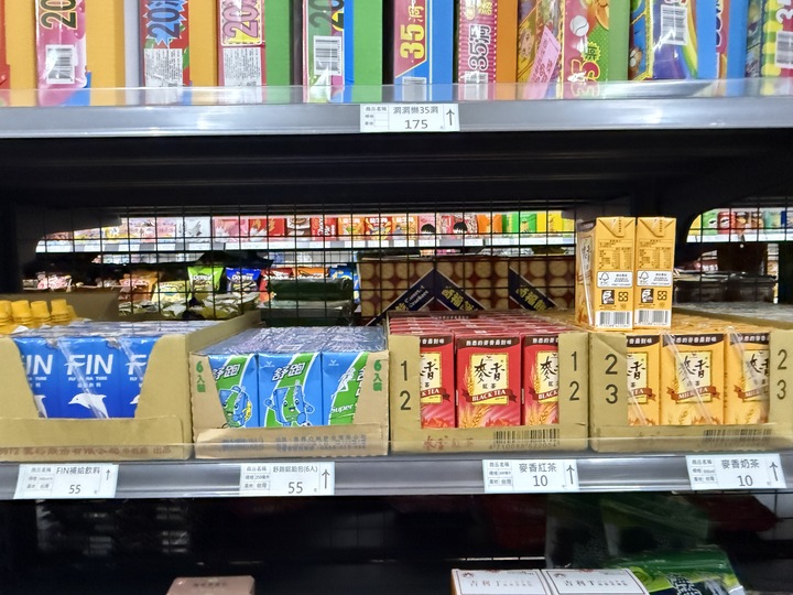 【台南】「炎祐食品．府城零食專賣，人氣繽紛台式馬卡龍(小西點)，還有各式懷舊零食.糖果和點心，來這裡一次全買齊！！」