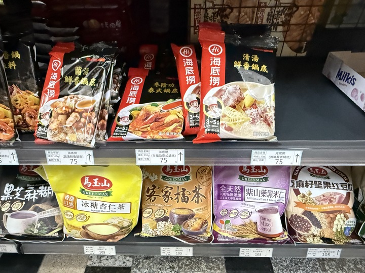 【台南】「炎祐食品．府城零食專賣，人氣繽紛台式馬卡龍(小西點)，還有各式懷舊零食.糖果和點心，來這裡一次全買齊！！」