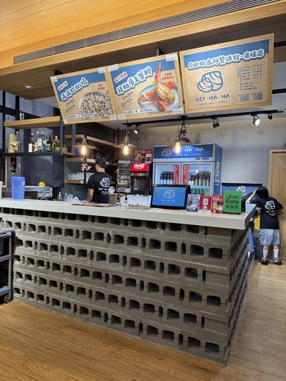 【八德】「貝蛤蛤海鮮餐酒館-廣福店.蛤蜊控會瘋掉!滿出來的爆量海鮮大拼盤,高CP值的聚餐首選」 【八德】「貝蛤蛤海鮮餐酒館-廣福店.蛤蜊控會瘋掉!滿出來的爆量海鮮大拼盤,高CP值的聚餐首選」