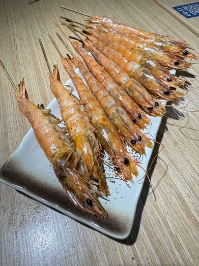 【八德】「貝蛤蛤海鮮餐酒館-廣福店．蛤蜊控會瘋掉！滿出來的爆量海鮮大拼盤，高CP值的聚餐首選」