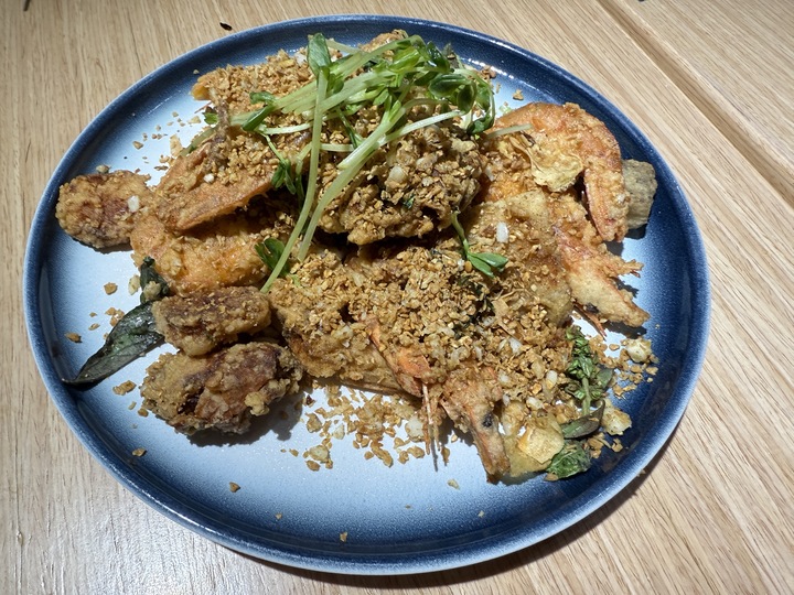 【八德】「貝蛤蛤海鮮餐酒館-廣福店.蛤蜊控會瘋掉!滿出來的爆量海鮮大拼盤,高CP值的聚餐首選」 【八德】「貝蛤蛤海鮮餐酒館-廣福店.蛤蜊控會瘋掉!滿出來的爆量海鮮大拼盤,高CP值的聚餐首選」