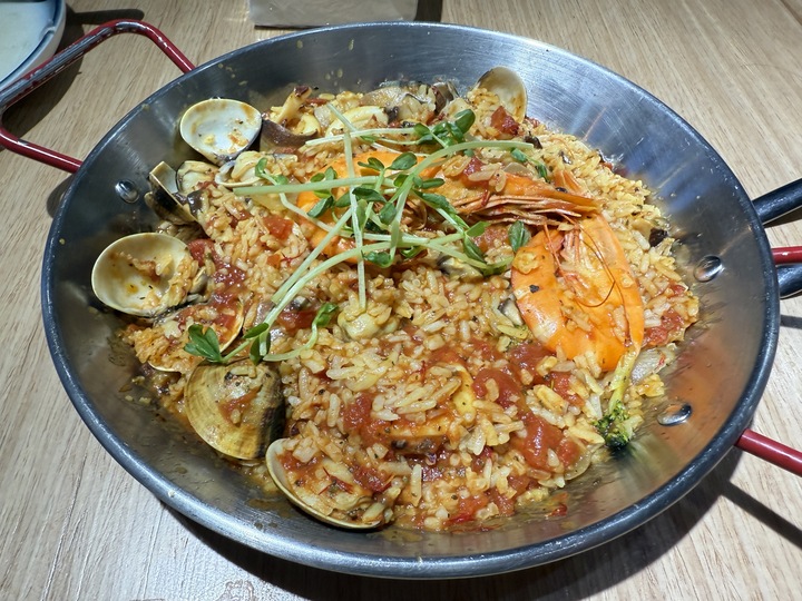 【八德】「貝蛤蛤海鮮餐酒館-廣福店.蛤蜊控會瘋掉!滿出來的爆量海鮮大拼盤,高CP值的聚餐首選」 【八德】「貝蛤蛤海鮮餐酒館-廣福店.蛤蜊控會瘋掉!滿出來的爆量海鮮大拼盤,高CP值的聚餐首選」