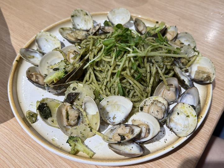 【八德】「貝蛤蛤海鮮餐酒館-廣福店.蛤蜊控會瘋掉!滿出來的爆量海鮮大拼盤,高CP值的聚餐首選」 【八德】「貝蛤蛤海鮮餐酒館-廣福店.蛤蜊控會瘋掉!滿出來的爆量海鮮大拼盤,高CP值的聚餐首選」