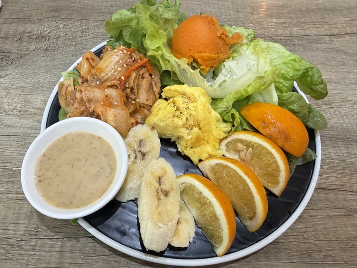 【中壢】「食厭世．以麵包搭配不同主食，可依個人食量搭配的早午餐（輕食/炒烏龍/沙拉/優格碗/近內壢國中）」
